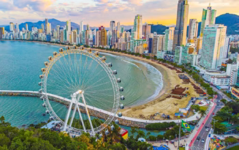 Praia Centra de BC com Roda Gigante FG Big Wheel