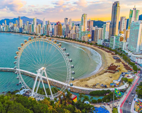 Praia Centra de BC com Roda Gigante FG Big Wheel