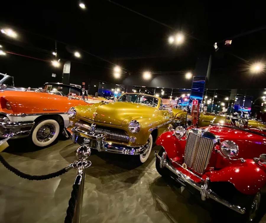 carros clássicos no museu do automóvel