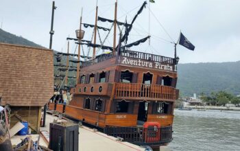 Passeio de barco pirata em balneário camboriú