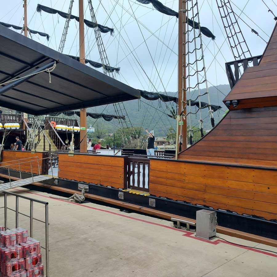 Por que o barco pirata é um dos passeios mais procurados
