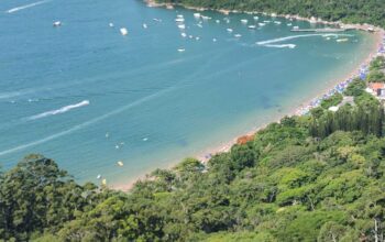 Praia de Laranjeiras em Balneário Camboriú
