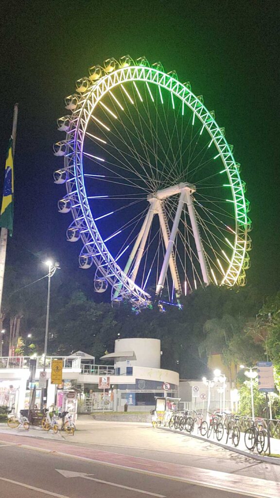 Show de iluminação da roda gigante em Balneário Camboriú