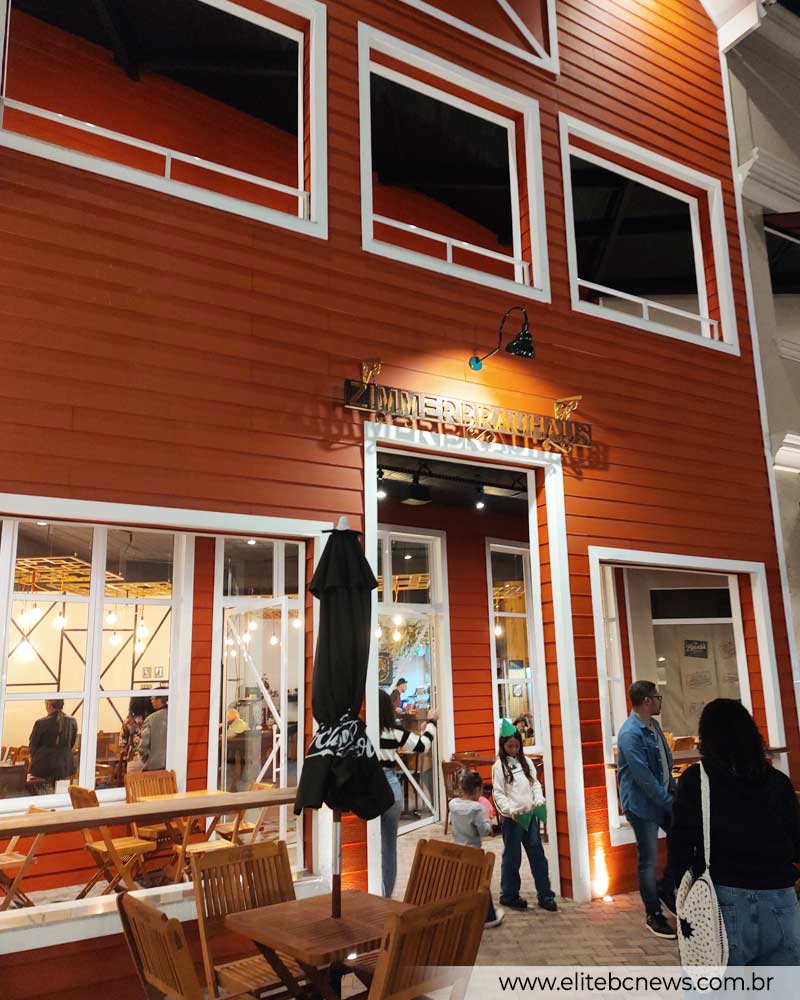 Restaurante e cervejaria alemã Zimmer Brauhaus no complexo Roddertown