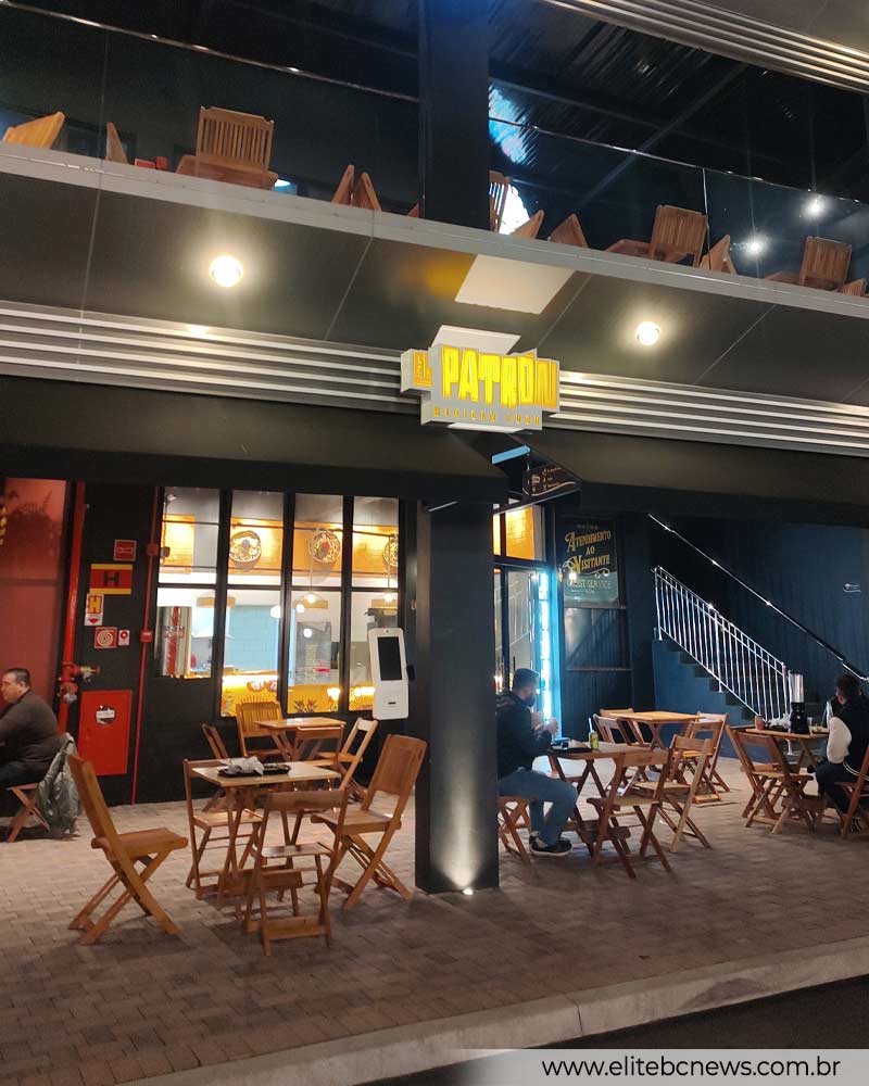 Fachada e ambientacao do restaurante mexicano El Patron no complexo Roddertown em Balneario Camboriu